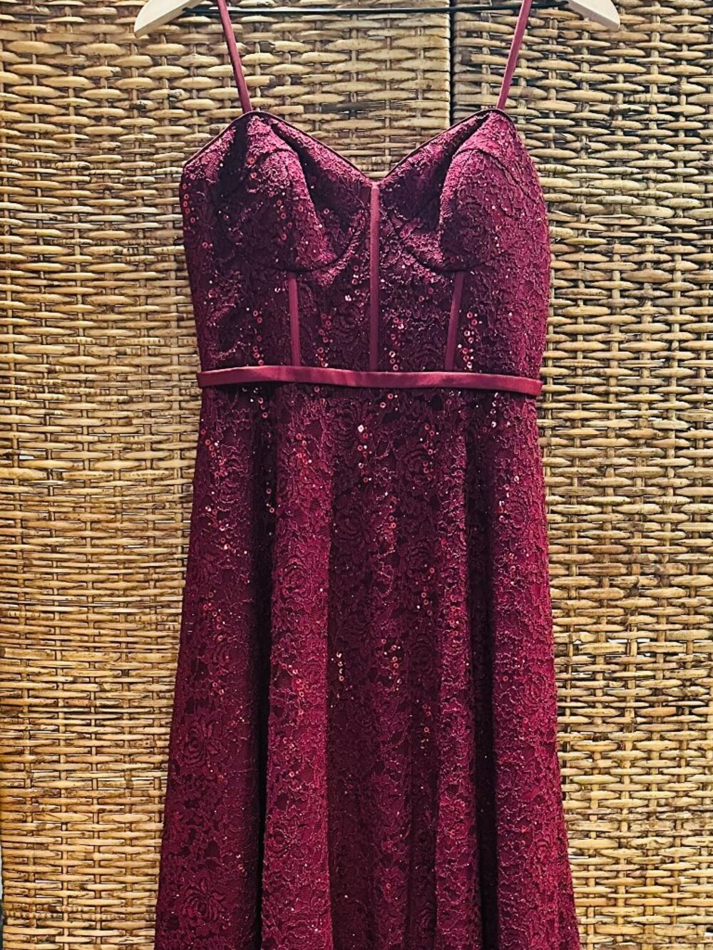 David's Bridal Jules and Cleo Gorgeous Wine Colored Prom or Bridesmaid Dress
